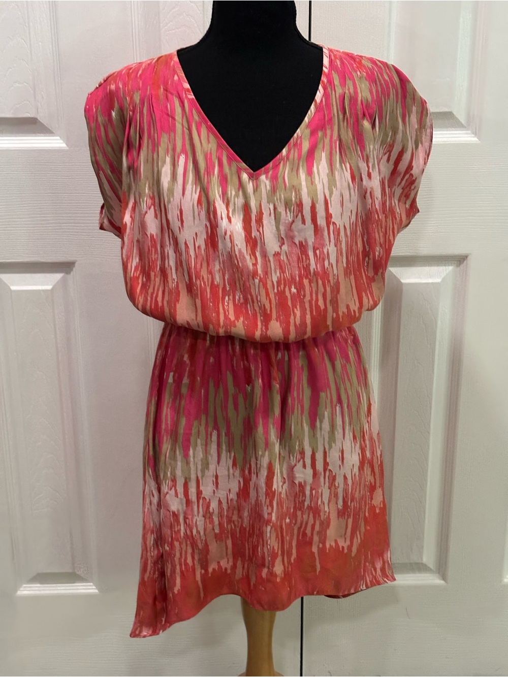 EXPRESS Vibrant Pink and Coral Watercolor V-Neck Dress size XS